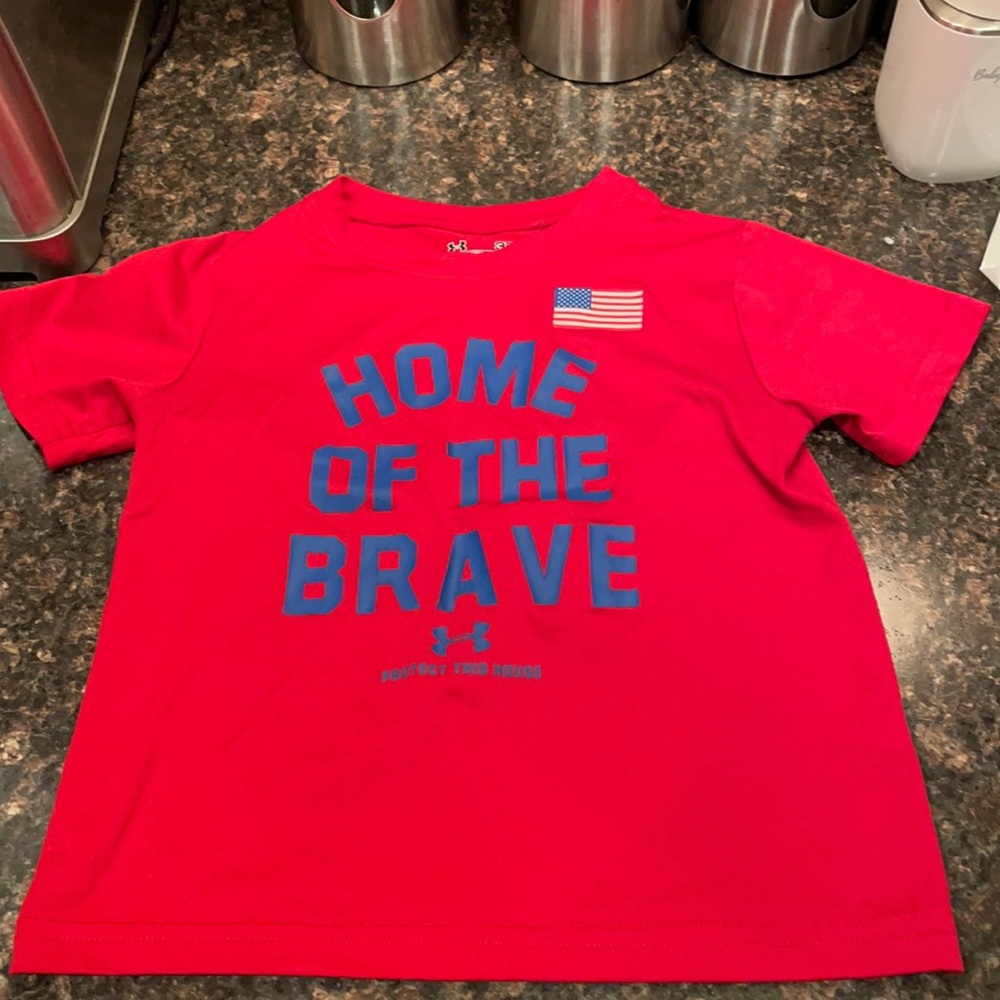 Boys 3T short under amour set.